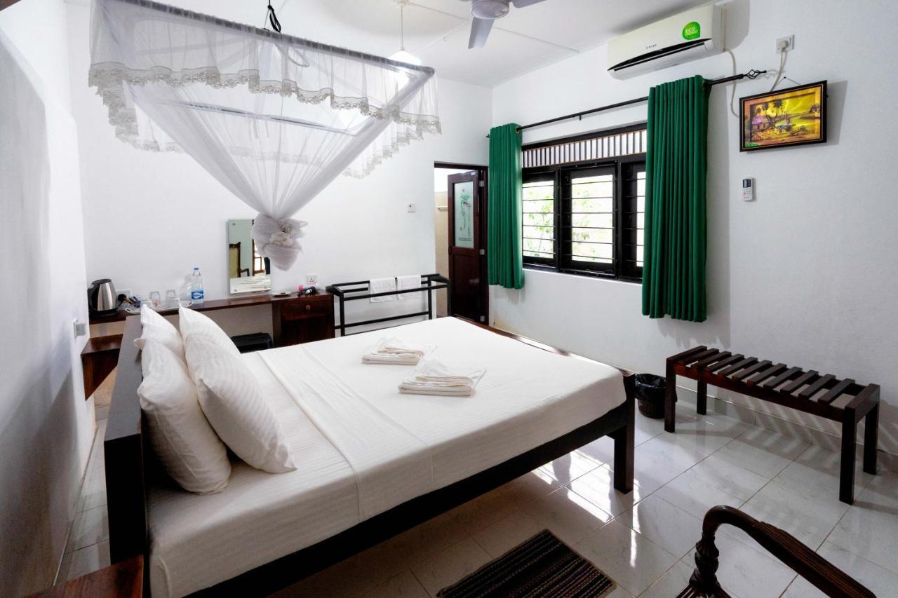 Water Front Home Stay And Resort アヌラーダプラ エクステリア 写真